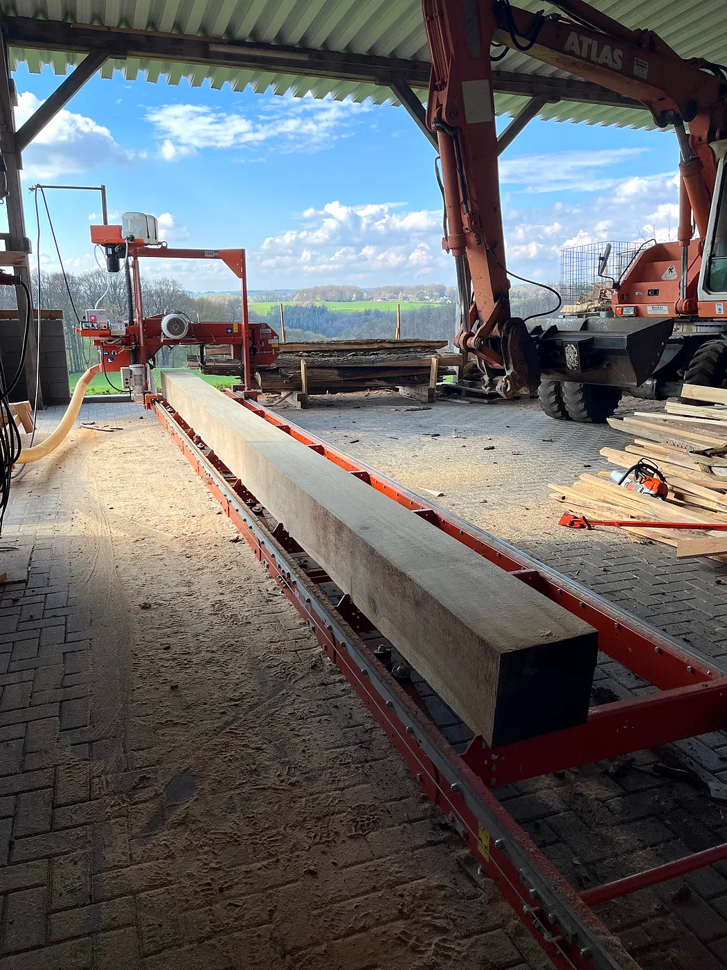 Stationäres Sägewerk mit langem Balken